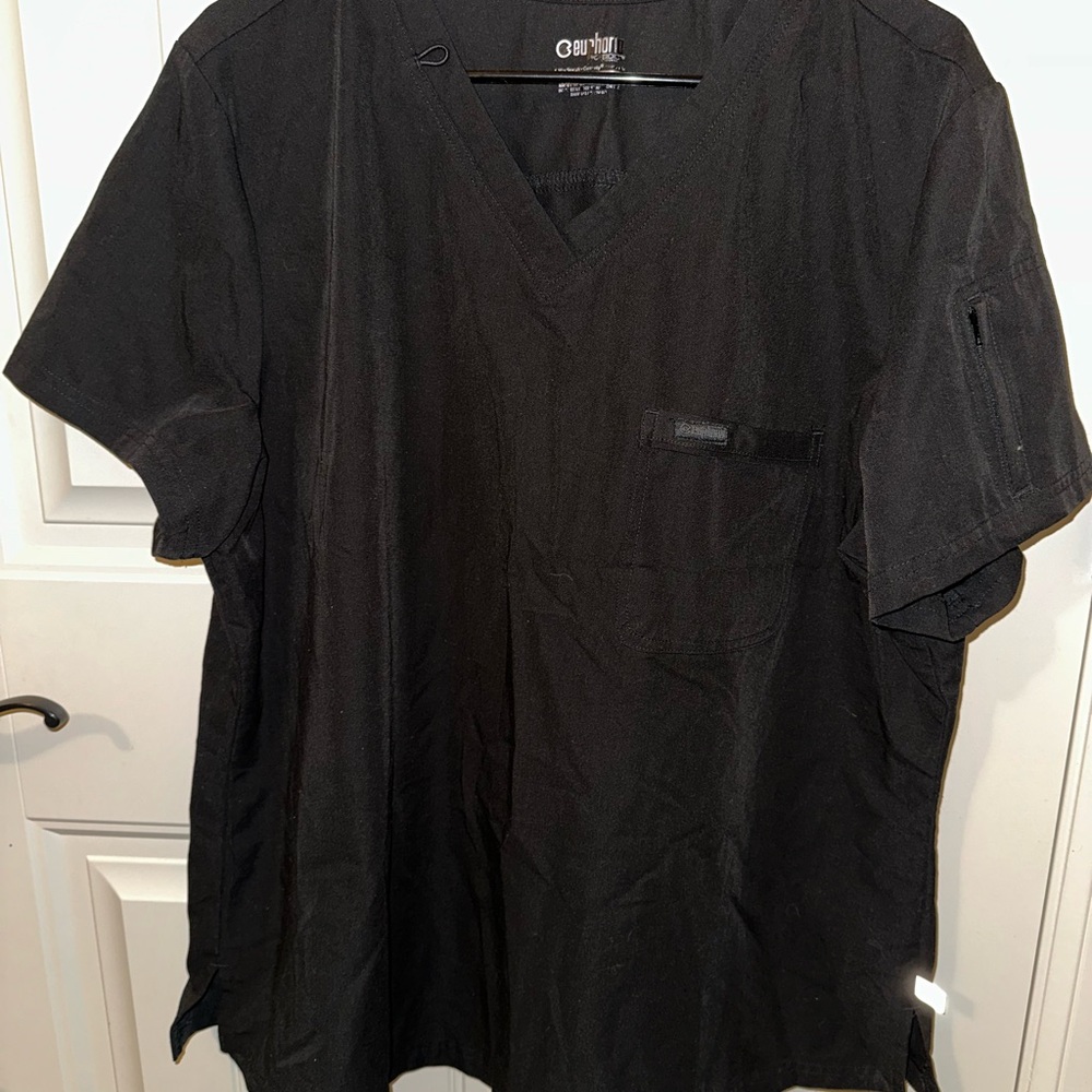 Cherokee Men's Black Short Sleeve V-Neck Tee